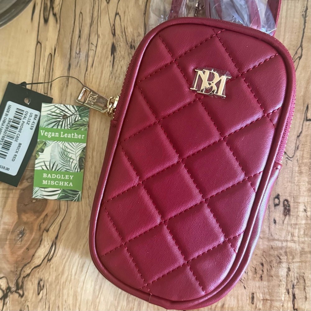 🎶🎉 NWT Badgley Mischka Diamond Quilted Small Red Crossbody/Phone - Festivals